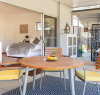 Gartelmann Studio  Gartelmanns Wines walk to The Deck Cafe  Wine tasting - Newcastle Accommodation