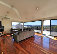 Georges Bay Luxury - New Castle Tourism
