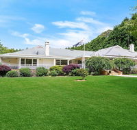Gerron Park - country luxe tennis court and pool - Newcastle Accommodation
