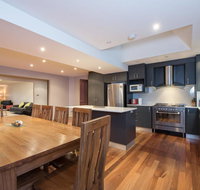 Gippsland Twelve-Spacious and Central with off street parking - Newcastle Accommodation