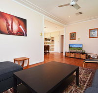 Glandore Estate Vineyard Homestead onsite cellar door  walk to restaurants incl EXP - Newcastle Accommodation