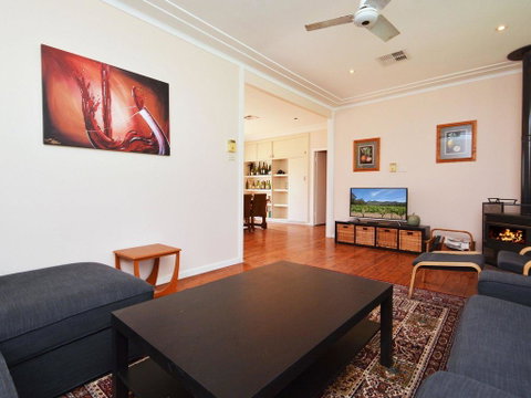 Glandore Estate Vineyard Homestead Onsite Cellar Door + Walk To Restaurants Incl EXP - Newcastle Accommodation 0