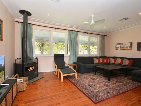 Glandore Estate Vineyard Homestead Onsite Cellar Door + Walk To Restaurants Incl EXP - Newcastle Accommodation 3