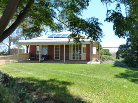 Glenbar Cottage Yelta - New Castle Tourism 3