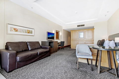 Gold Tower 17th Level Private Hotel Suite - New Castle Tourism 2