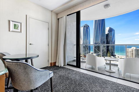 Gold Tower 17th Level Private Hotel Suite - New Castle Tourism 3