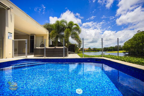 Grand Oasis At Sanctuary Cove - New Castle Tourism 1