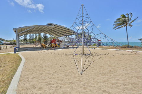 Grasstree Beachfront Shacks - Newcastle Accommodation 2