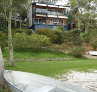 Green Point Lakehouse - Newcastle Accommodation