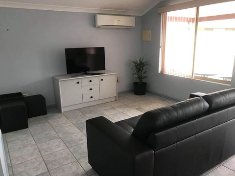 Guesthouse On Dolphin - Newcastle Accommodation 0