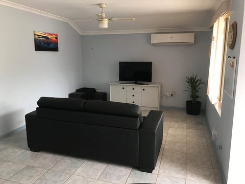 Guesthouse On Dolphin - Newcastle Accommodation 2