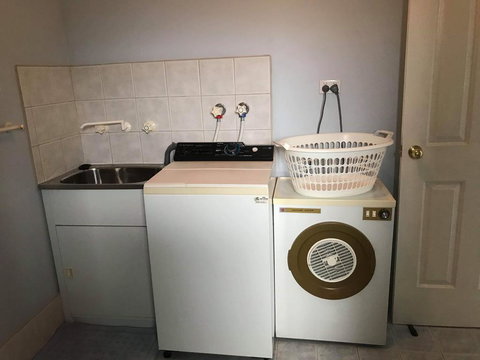Guesthouse On Dolphin - Newcastle Accommodation 1