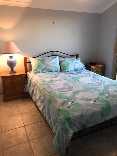 Guesthouse On Dolphin - Newcastle Accommodation 3
