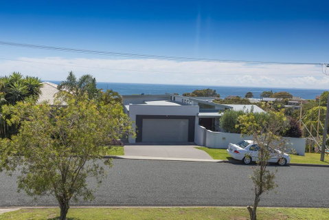 HAMPTONS - Newcastle Accommodation 1