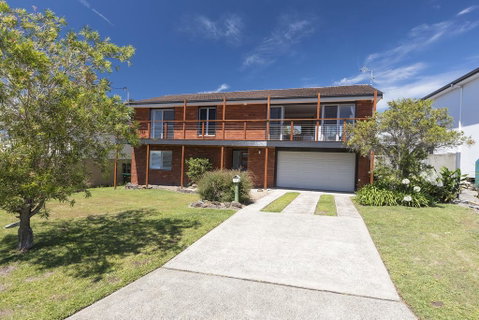 HAMPTONS - Newcastle Accommodation 0