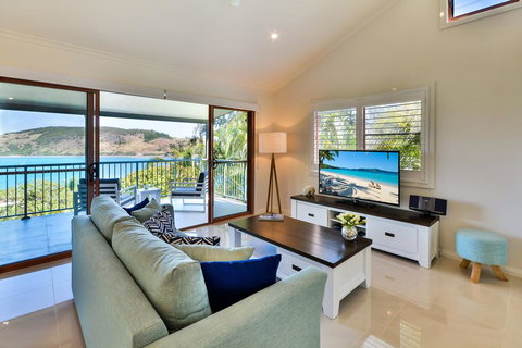 Heliconia Grove On Hamilton Island - New Castle Tourism 0
