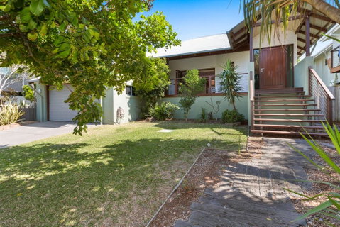 Hidden Escape On Casuarina Beech - Newcastle Accommodation 2