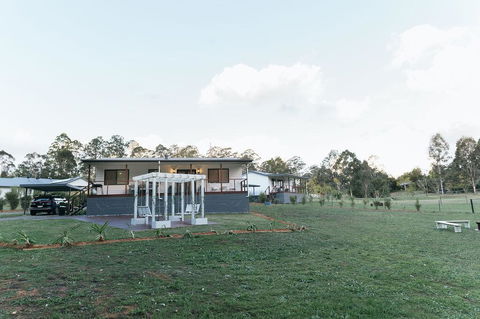 Hinterland Boutique Cottages-Fig Tree Cottage - Newcastle Accommodation 1