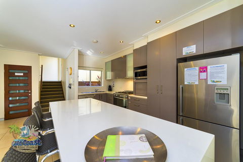 Holiday Home Bayhill Manor - New Castle Tourism 2