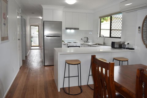 Holiday House - Newcastle Accommodation 2