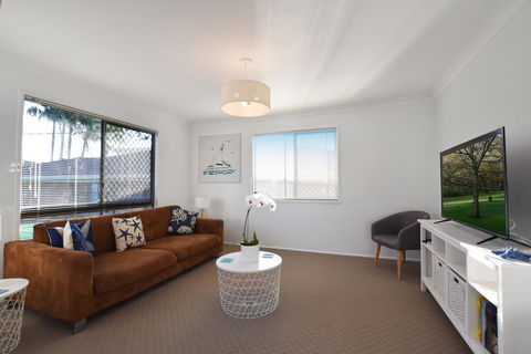 Holiday House - Newcastle Accommodation 3