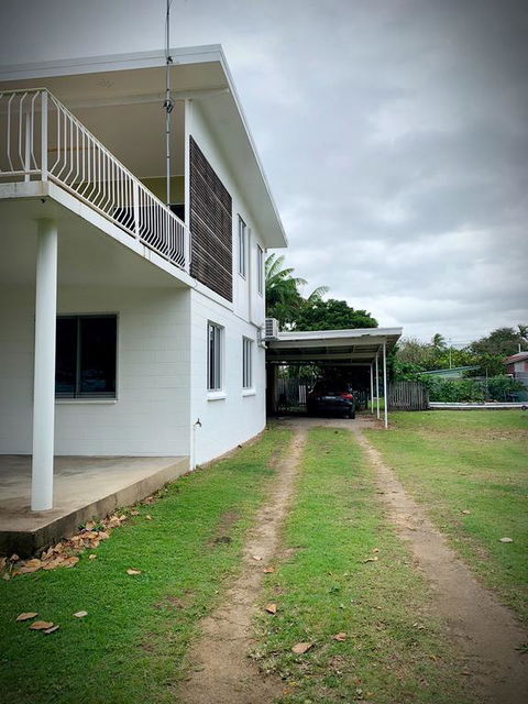 Holiday Rental - Huge House With Beach Views - Newcastle Accommodation 3