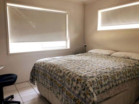 Holiday Unit By The Beach With Pool - Newcastle Accommodation 3