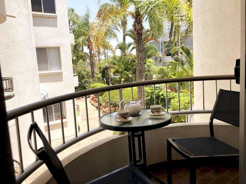 Holiday Unit By The Beach With Pool - Newcastle Accommodation 1