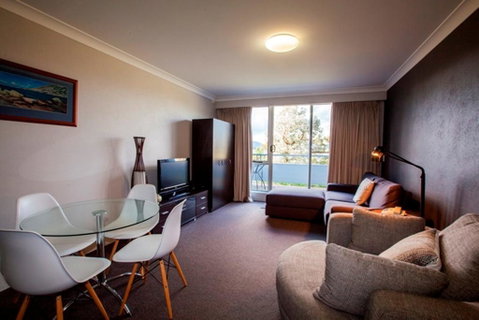 Horizons 414 - Lake Jindabyne Waterfront - Newcastle Accommodation 1