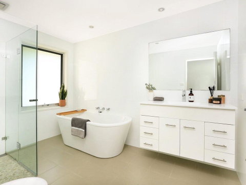 Isthmus On Jones Beach - Newcastle Accommodation 2