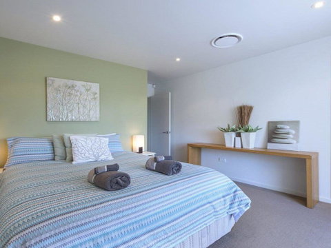 Isthmus On Jones Beach - Newcastle Accommodation 3