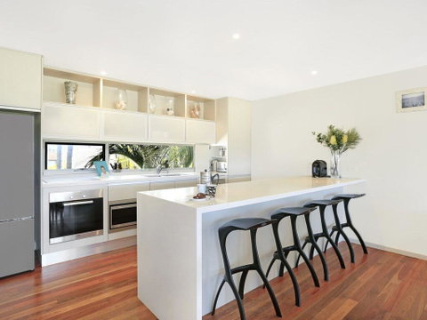 Isthmus On Jones Beach - Newcastle Accommodation 1