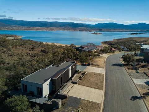 JINDY HOUSE BRAND NEW And STYLISH AMAZING VIEWS - Newcastle Accommodation 2