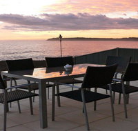 Jones's Beach House - perfect location with views - Newcastle Accommodation