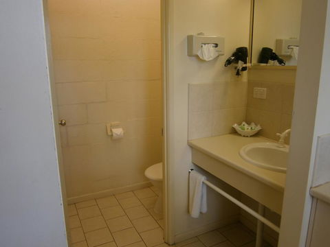 Kellys Motel Oakey - Newcastle Accommodation 3