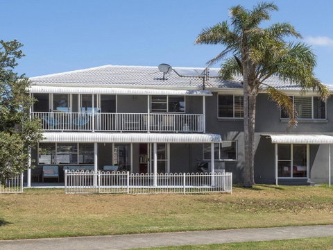 Kendalls Beach House - Newcastle Accommodation 3