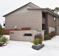 Khione 1 - Modern  spacious with views towards Lake Jindabyne  the mountains beyond - Newcastle Accommodation