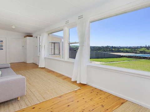 Kiama Beach Cottage At Easts Beach - Newcastle Accommodation 2