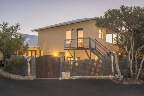 Kilifi Beach House - New Castle Tourism 1