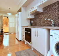 King II - you can honestly walk to Bimbadgen and Hope Estate concerts - Newcastle Accommodation