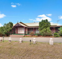 King Retreat Estate - you can honestly walk to Bimbadgen and Hope Estate concerts - Newcastle Accommodation