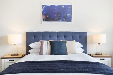 King Size Studio With Water View, Walk To The City - Newcastle Accommodation 2