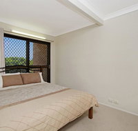 KINGSCLIFF HOLIDAY HOME ON THE HILL - SYD'S VIEW - Newcastle Accommodation