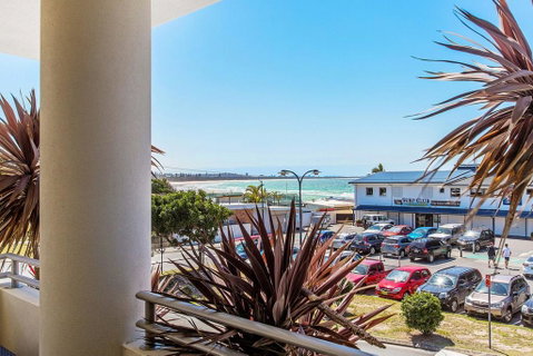 KINGSCLIFF OCEAN FRONT TERRACE 4 - Newcastle Accommodation 1