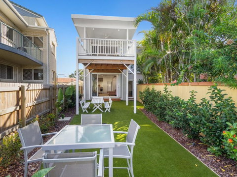 KINGY BEACH HOUSE @ 162 - Newcastle Accommodation 1