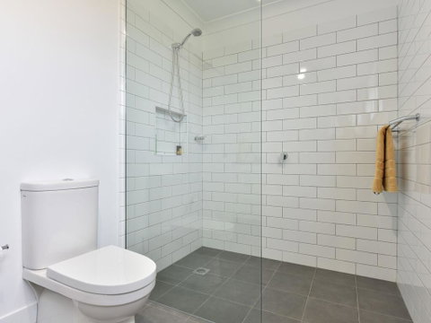 Kinloch Cottage Renovated To New On Daisy Hill Vineyard - Newcastle Accommodation 0