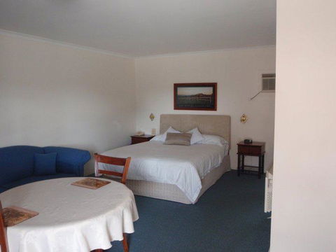 Kinross Inn - Newcastle Accommodation 0