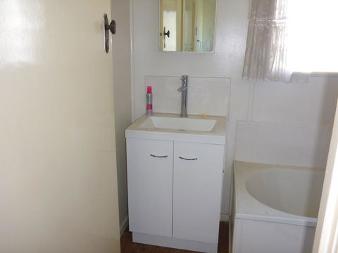 Kitches Cabin - Newcastle Accommodation 3