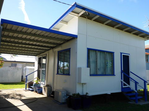 Kitches Cabin - Newcastle Accommodation 1