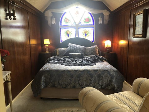 Krinklewood Cottage & Train Carriages - Newcastle Accommodation 0